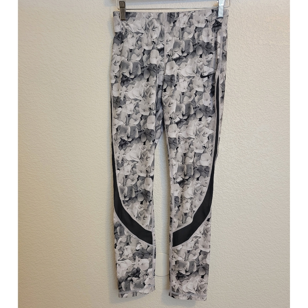 Womens Nike dri fit size M leggings black and white